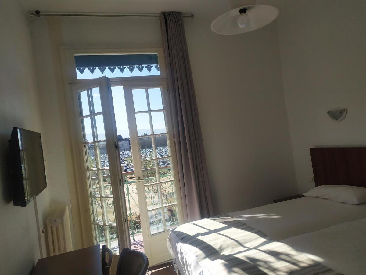 Hotel Le Postillon Pau Ngoại thất bức ảnh